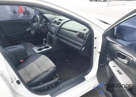 2014 Toyota Camry Se z USA, uszkodzony, nr VIN 4T1BF1FK4EU739728